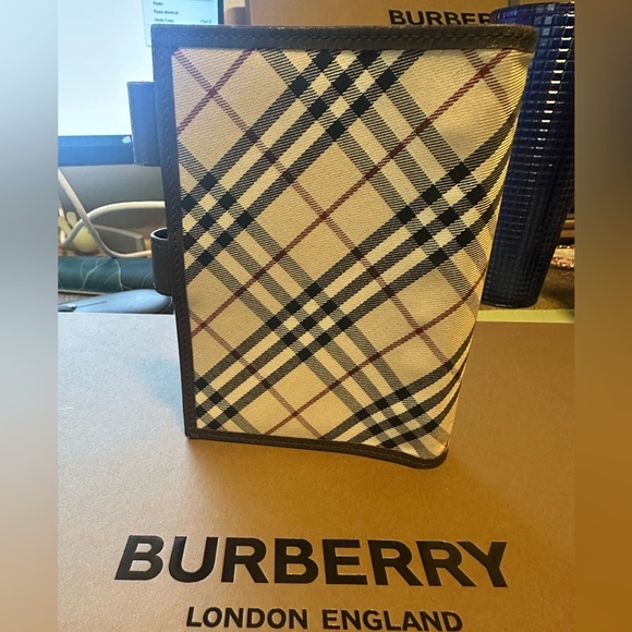 EUC Burberry Agenda - Picture 5 of 15